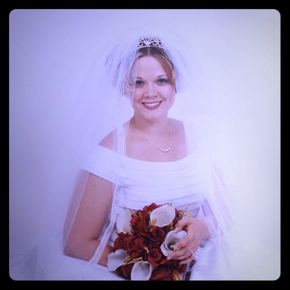 David’s Bridal Wedding Dress - Picture 2 of 4